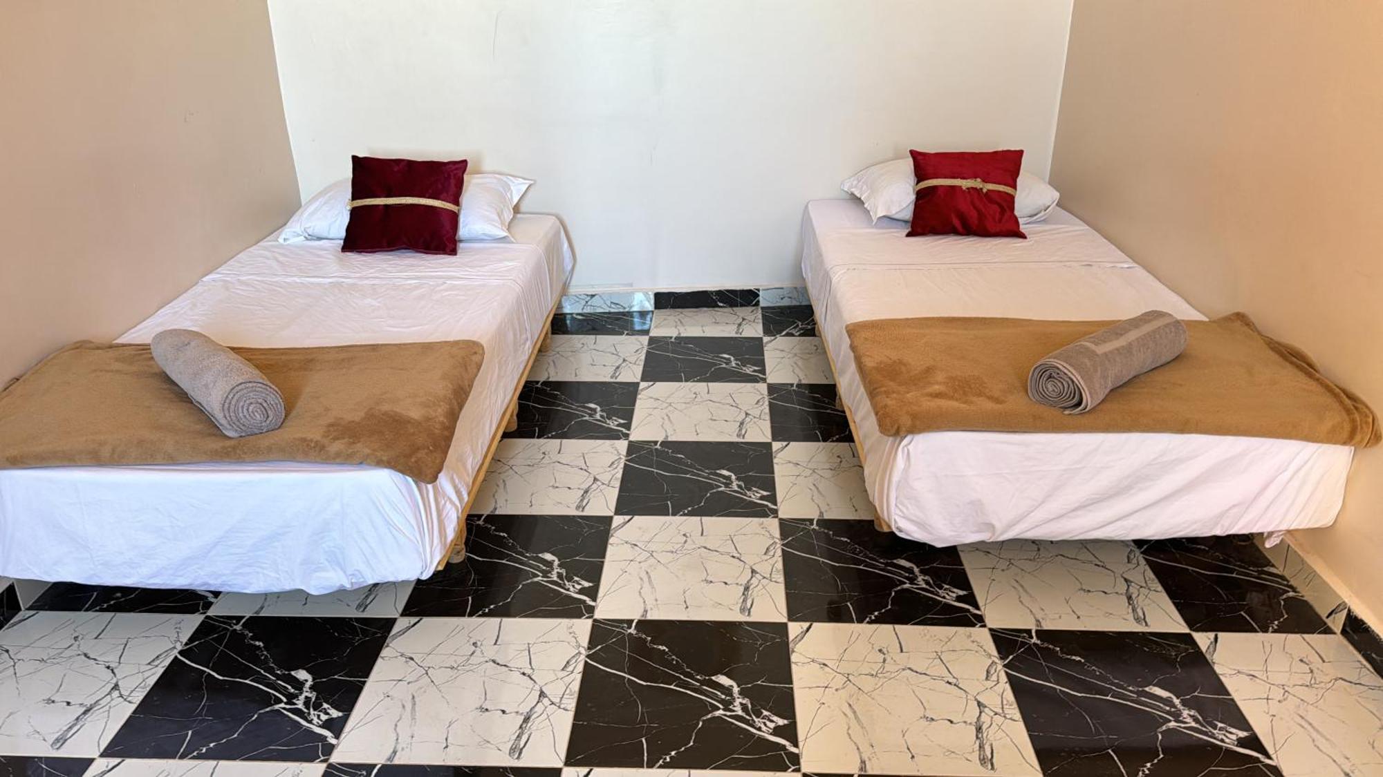Soraya Guest House Surf Camp & Restaurant Эмуан Экстерьер фото